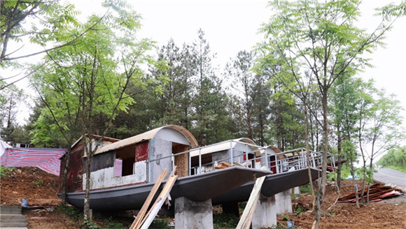 正在修建的歧山草原漁船。通訊員 洪琳 攝