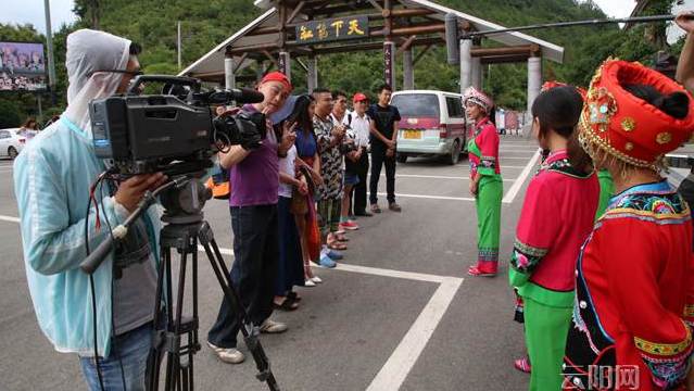 “生活麻辣燙”在云拍攝《龍缸情緣》7月14日播出